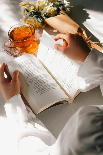 free-photo-of-woman-hands-holding-book